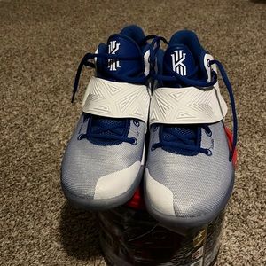 Men’s Nike Kyrie Irving’s (Royal Blue, White). Size 12, Excellent Condition!